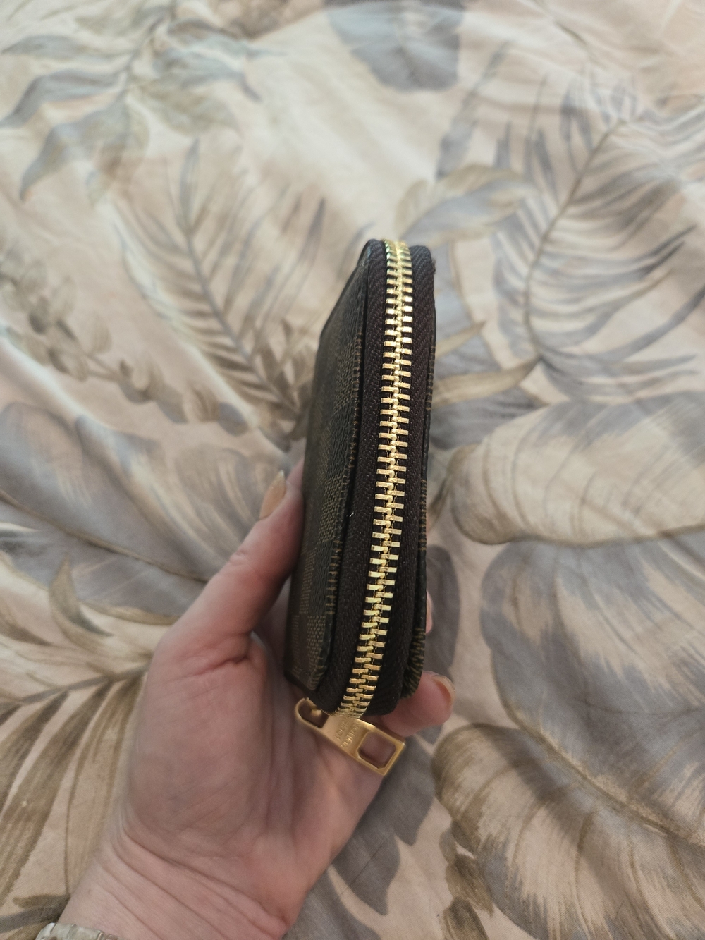 Designer-Style Brown Checkered Zip Wallet - Picture 2 of 9